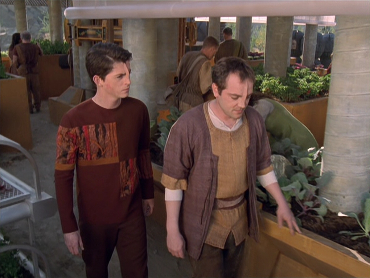 extant_StarTrek_VOY_6x19-ChildsPlay_01813.jpg