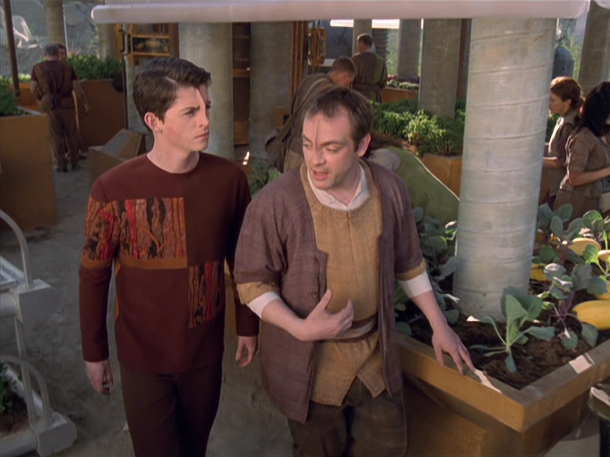 extant_StarTrek_VOY_6x19-ChildsPlay_01814.jpg