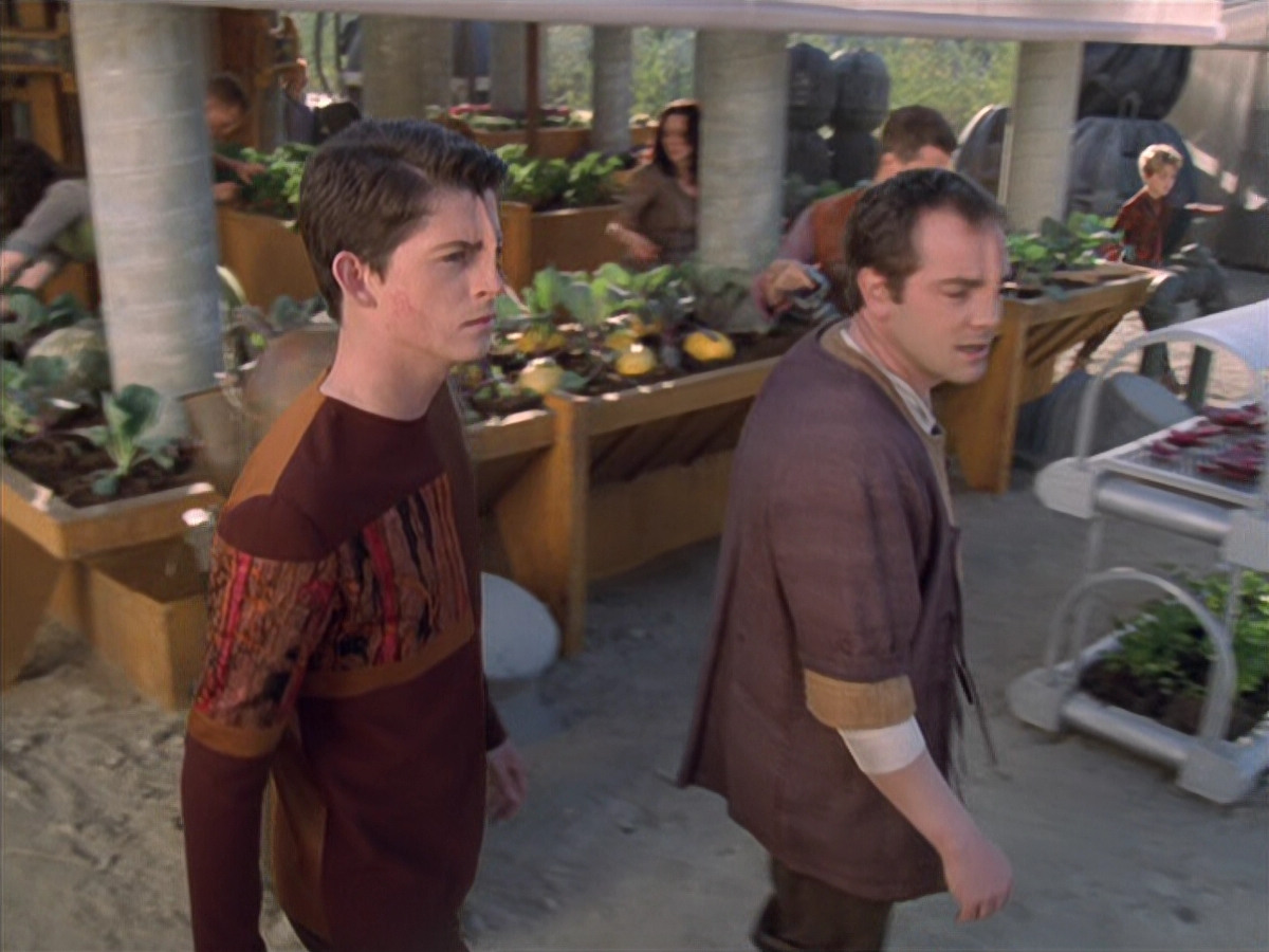 extant_StarTrek_VOY_6x19-ChildsPlay_01819.jpg