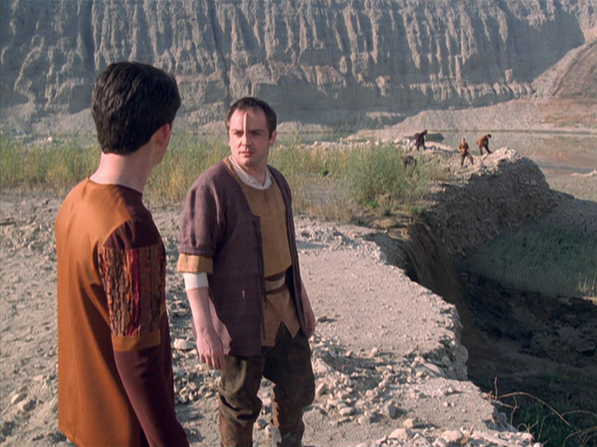 extant_StarTrek_VOY_6x19-ChildsPlay_01844.jpg
