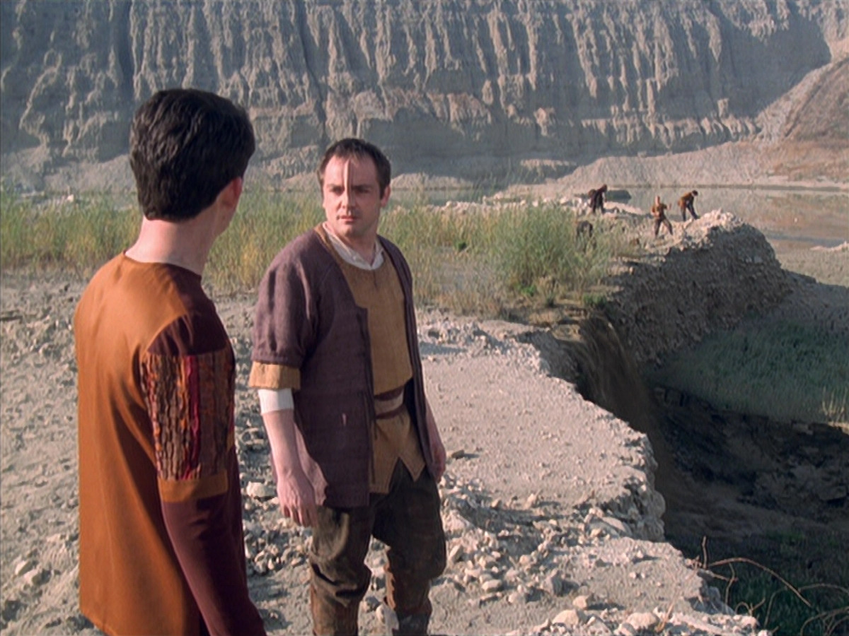 extant_StarTrek_VOY_6x19-ChildsPlay_01845.jpg