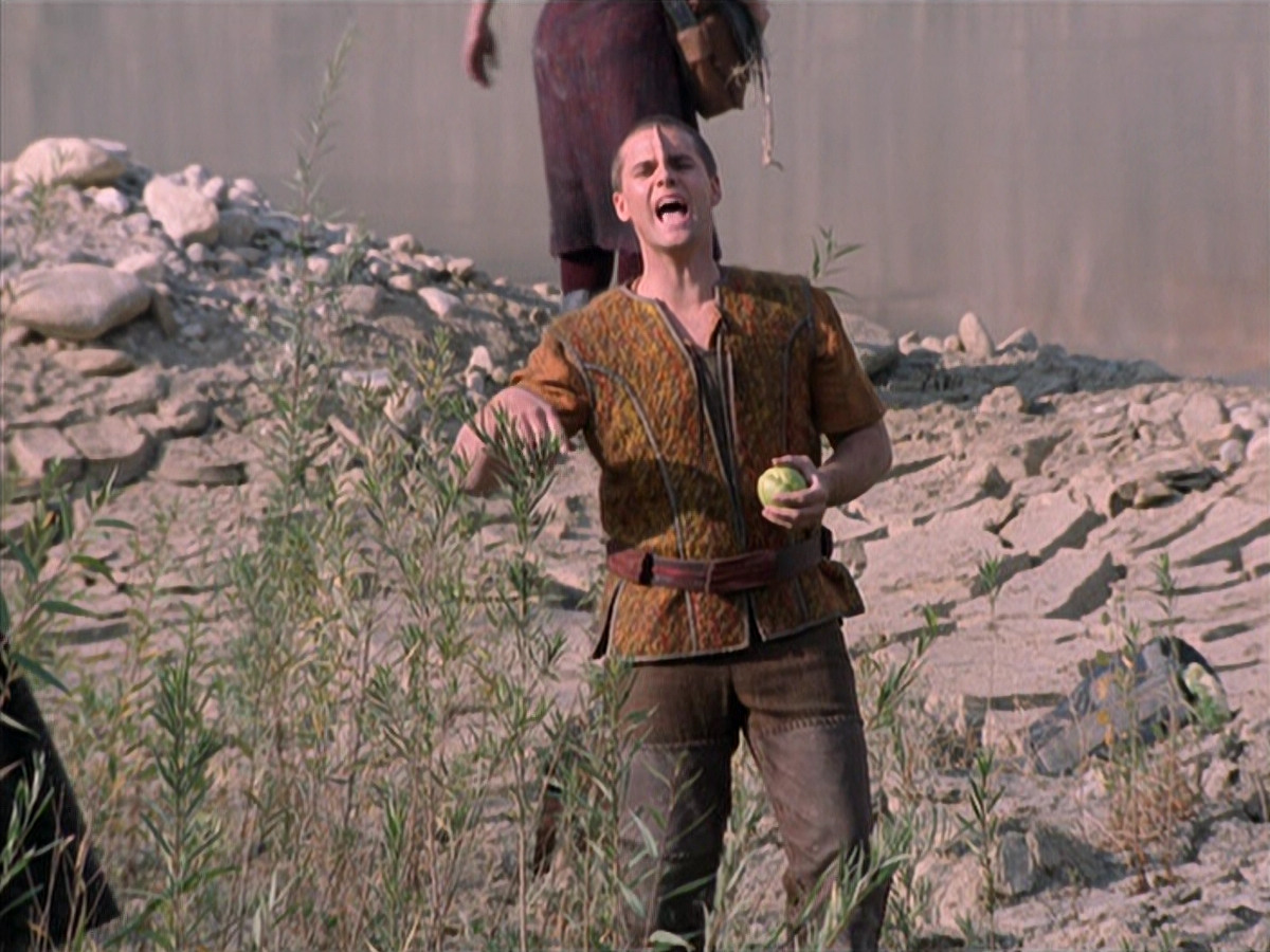 extant_StarTrek_VOY_6x19-ChildsPlay_01853.jpg