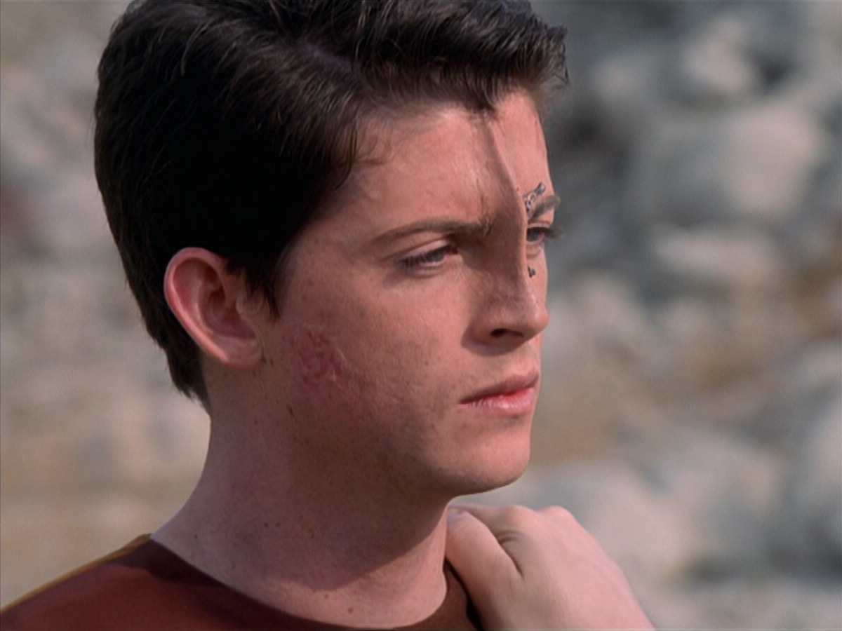 extant_StarTrek_VOY_6x19-ChildsPlay_01891.jpg