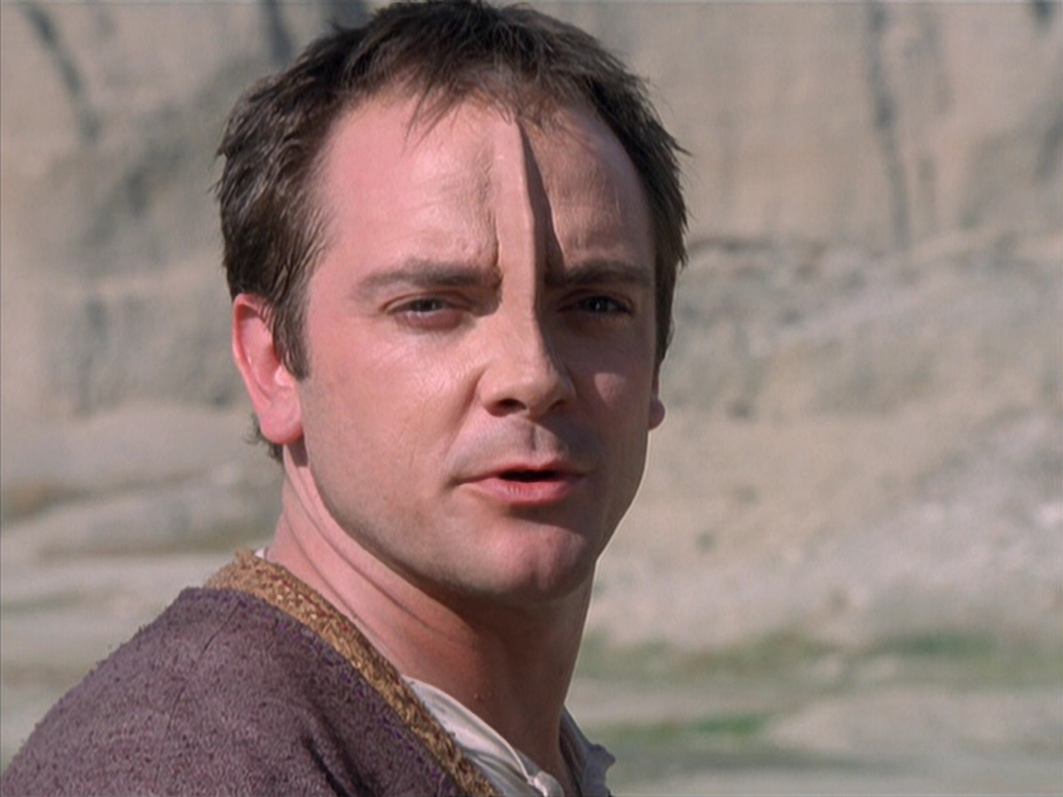 extant_StarTrek_VOY_6x19-ChildsPlay_01908.jpg