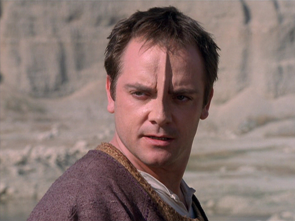 extant_StarTrek_VOY_6x19-ChildsPlay_01919.jpg