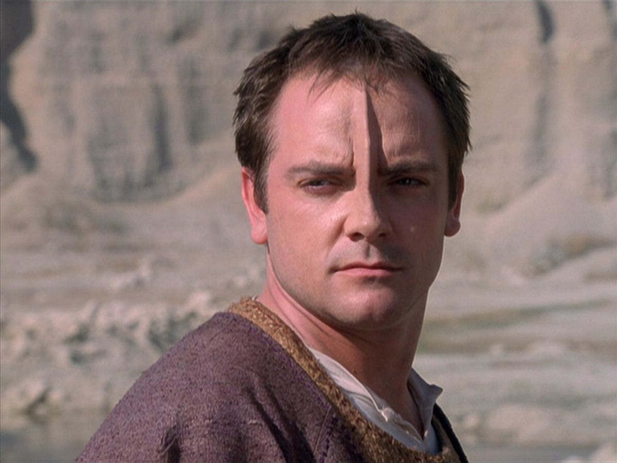 extant_StarTrek_VOY_6x19-ChildsPlay_01931.jpg