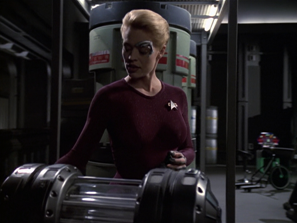 extant_StarTrek_VOY_6x19-ChildsPlay_01943.jpg