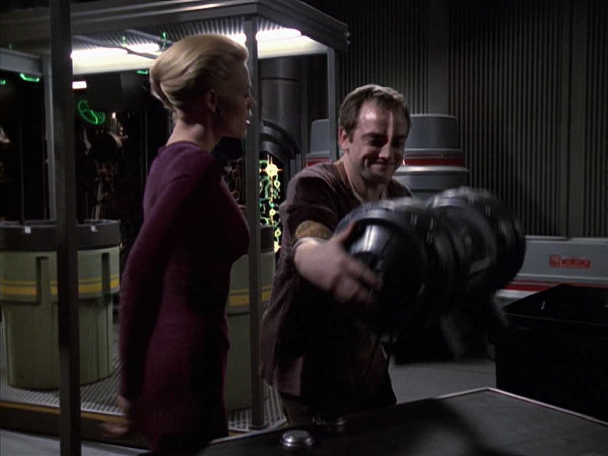 extant_StarTrek_VOY_6x19-ChildsPlay_01951.jpg