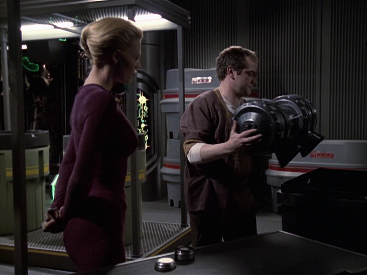 extant_StarTrek_VOY_6x19-ChildsPlay_01952.jpg