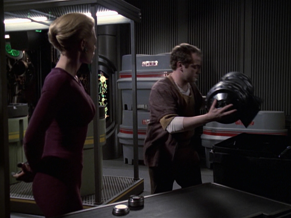 extant_StarTrek_VOY_6x19-ChildsPlay_01953.jpg