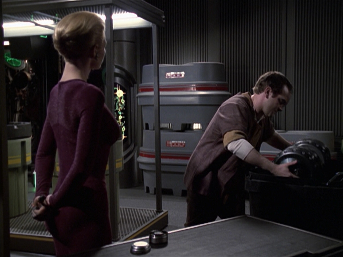 extant_StarTrek_VOY_6x19-ChildsPlay_01955.jpg