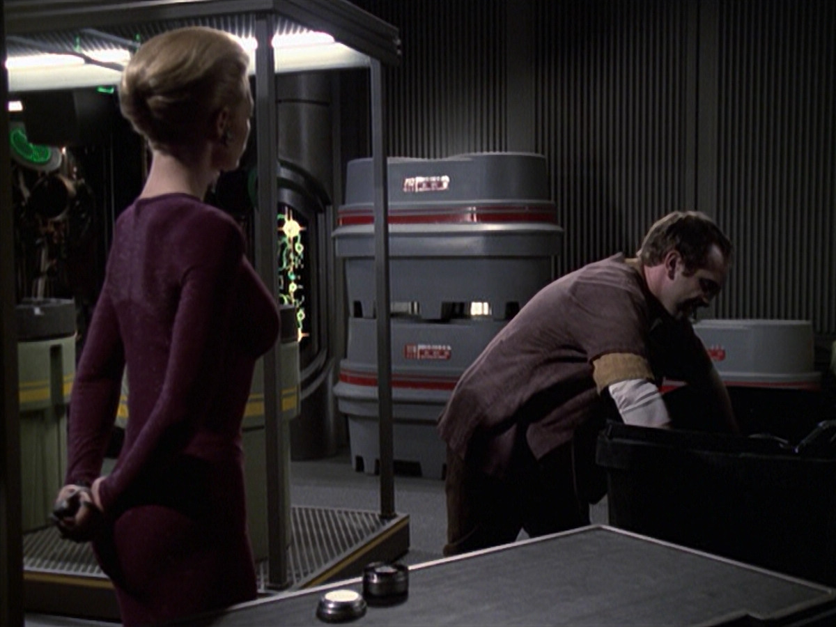 extant_StarTrek_VOY_6x19-ChildsPlay_01956.jpg