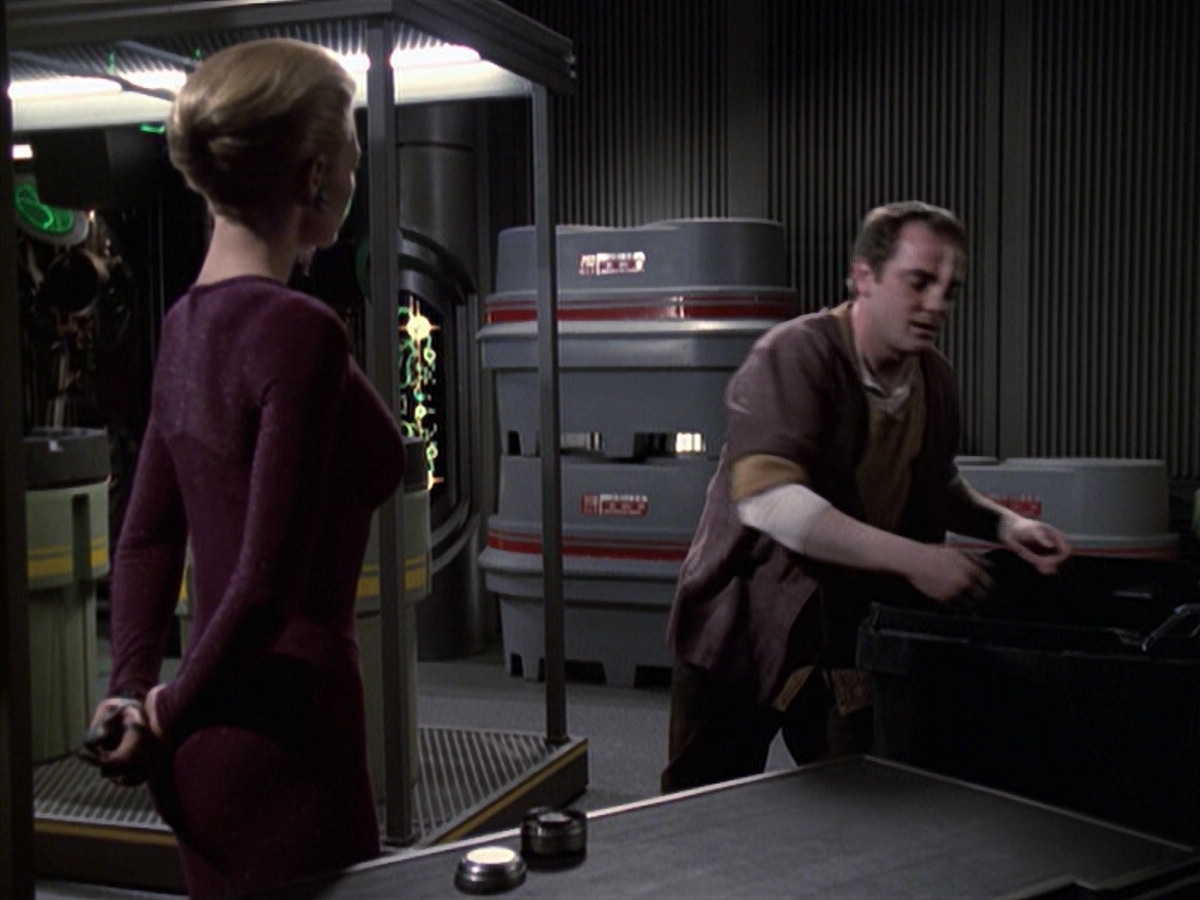 extant_StarTrek_VOY_6x19-ChildsPlay_01958.jpg