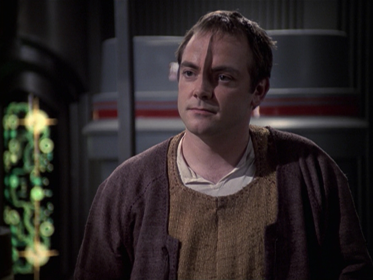 extant_StarTrek_VOY_6x19-ChildsPlay_01974.jpg