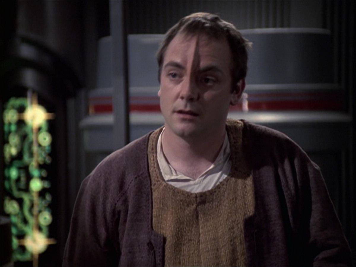 extant_StarTrek_VOY_6x19-ChildsPlay_01975.jpg