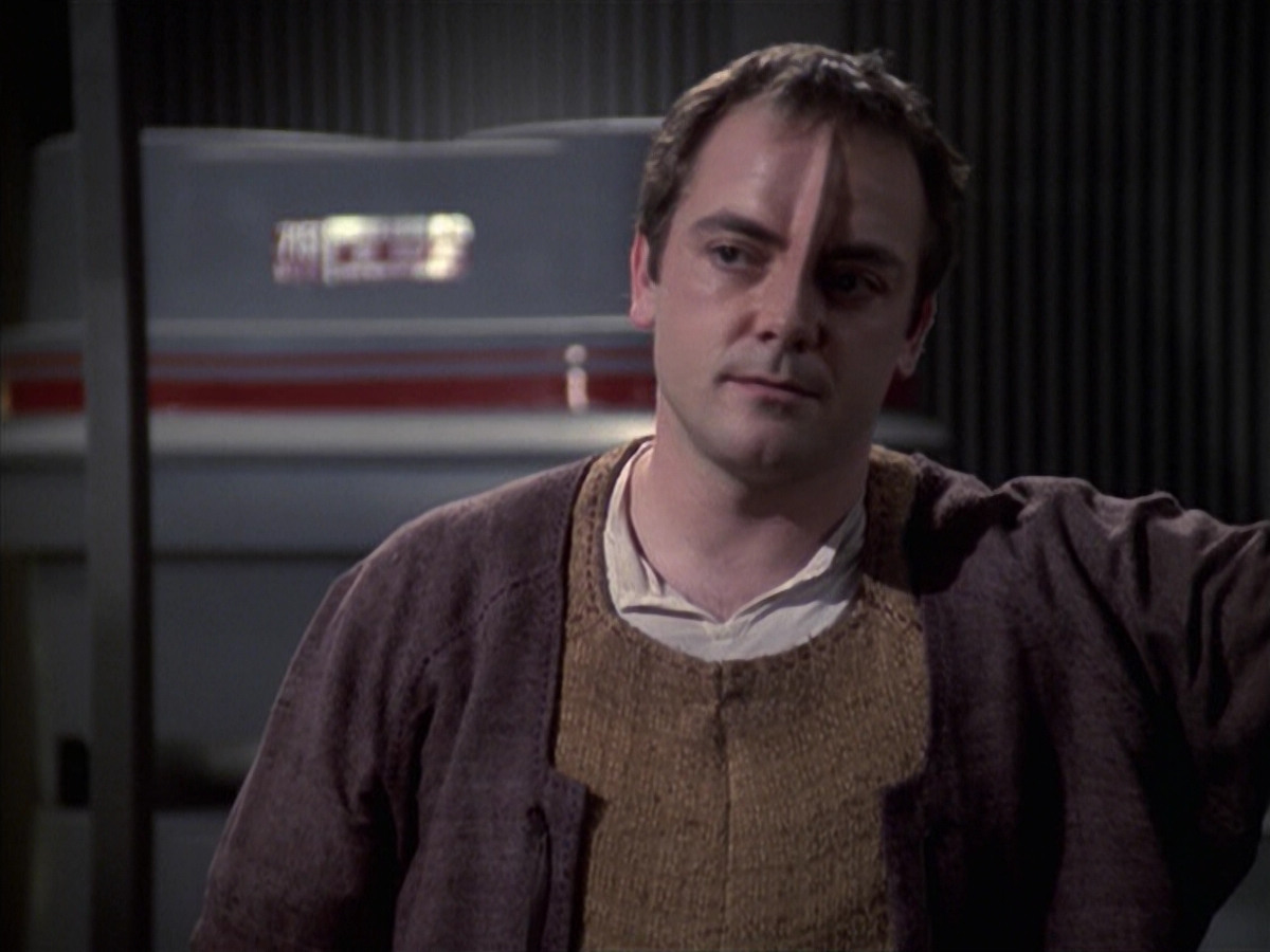 extant_StarTrek_VOY_6x19-ChildsPlay_01980.jpg