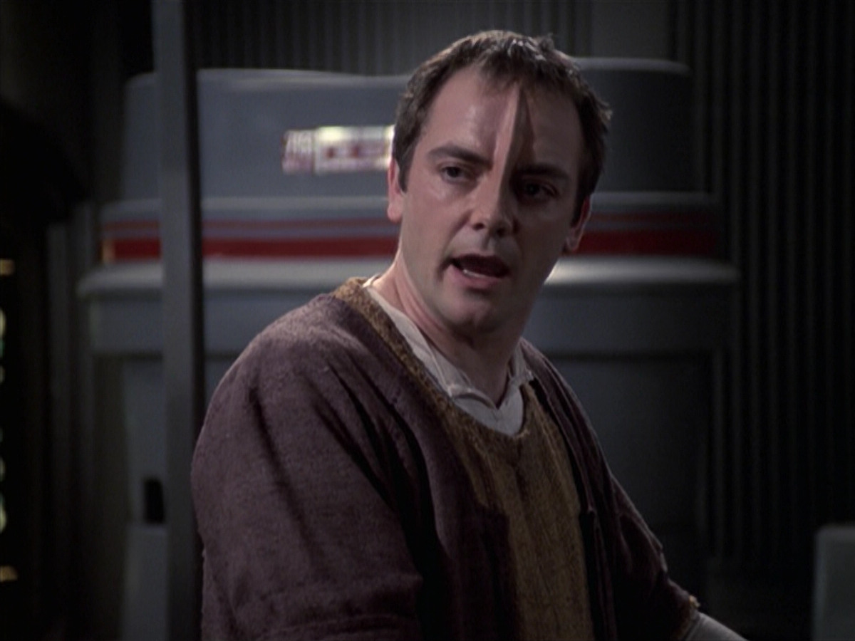 extant_StarTrek_VOY_6x19-ChildsPlay_01998.jpg