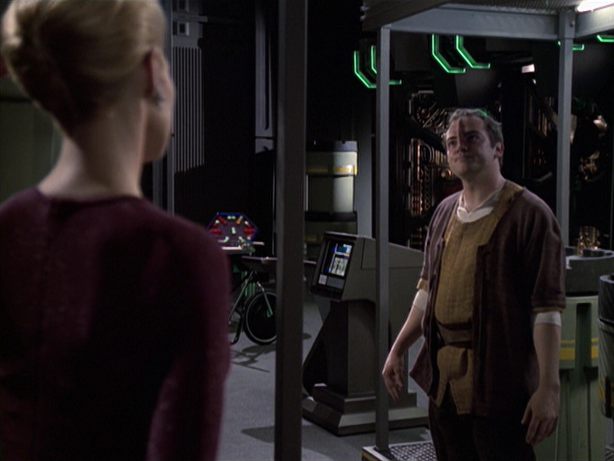 extant_StarTrek_VOY_6x19-ChildsPlay_02026.jpg