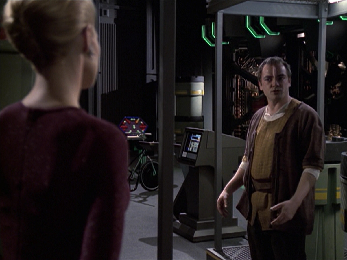 extant_StarTrek_VOY_6x19-ChildsPlay_02029.jpg