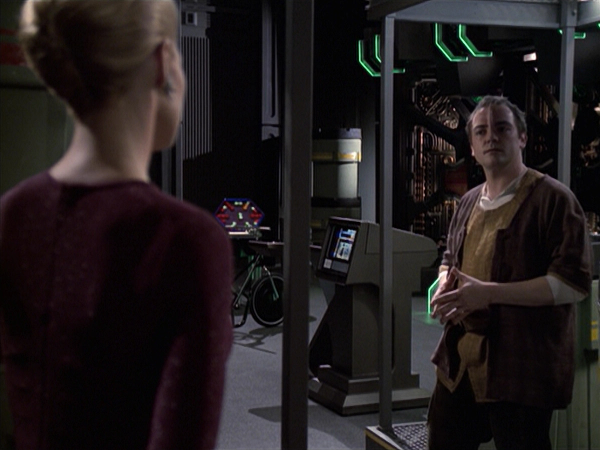 extant_StarTrek_VOY_6x19-ChildsPlay_02034.jpg