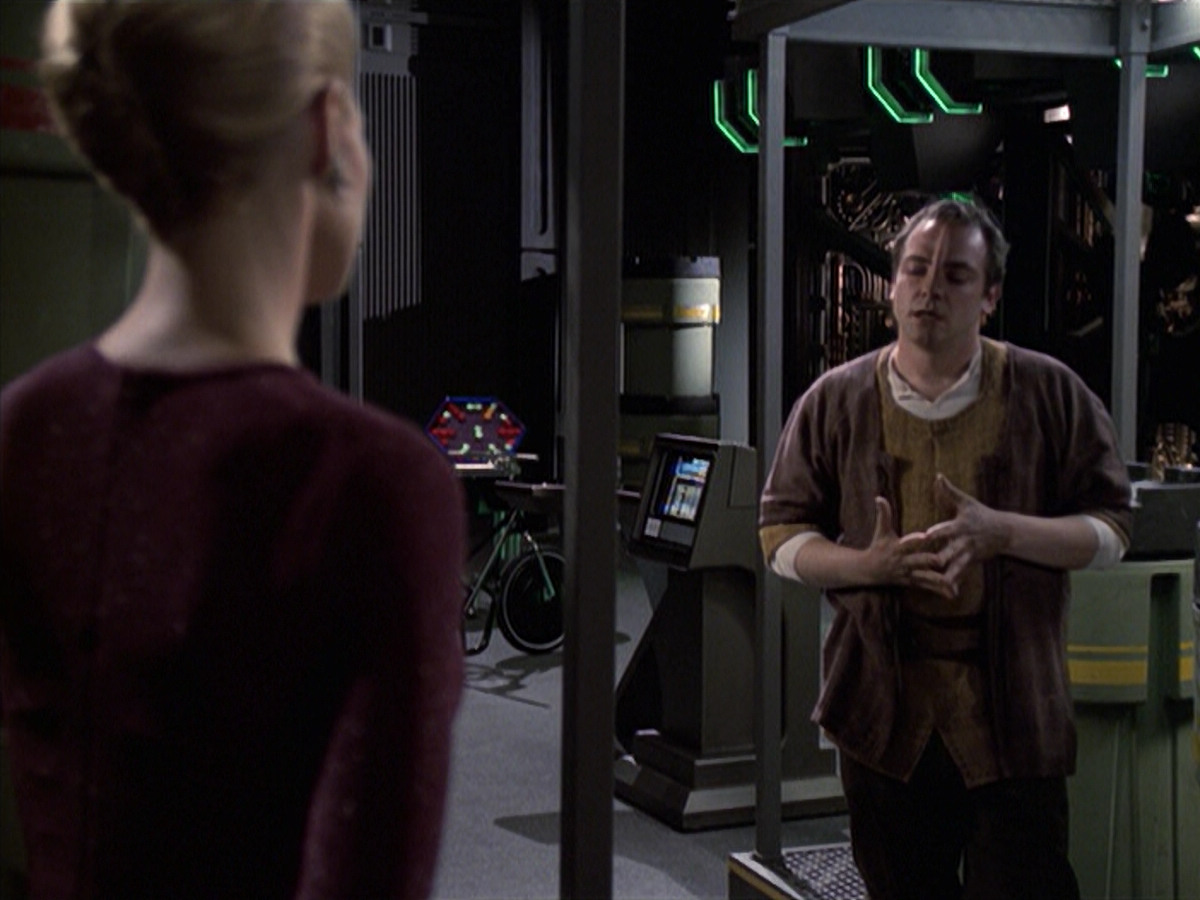extant_StarTrek_VOY_6x19-ChildsPlay_02040.jpg