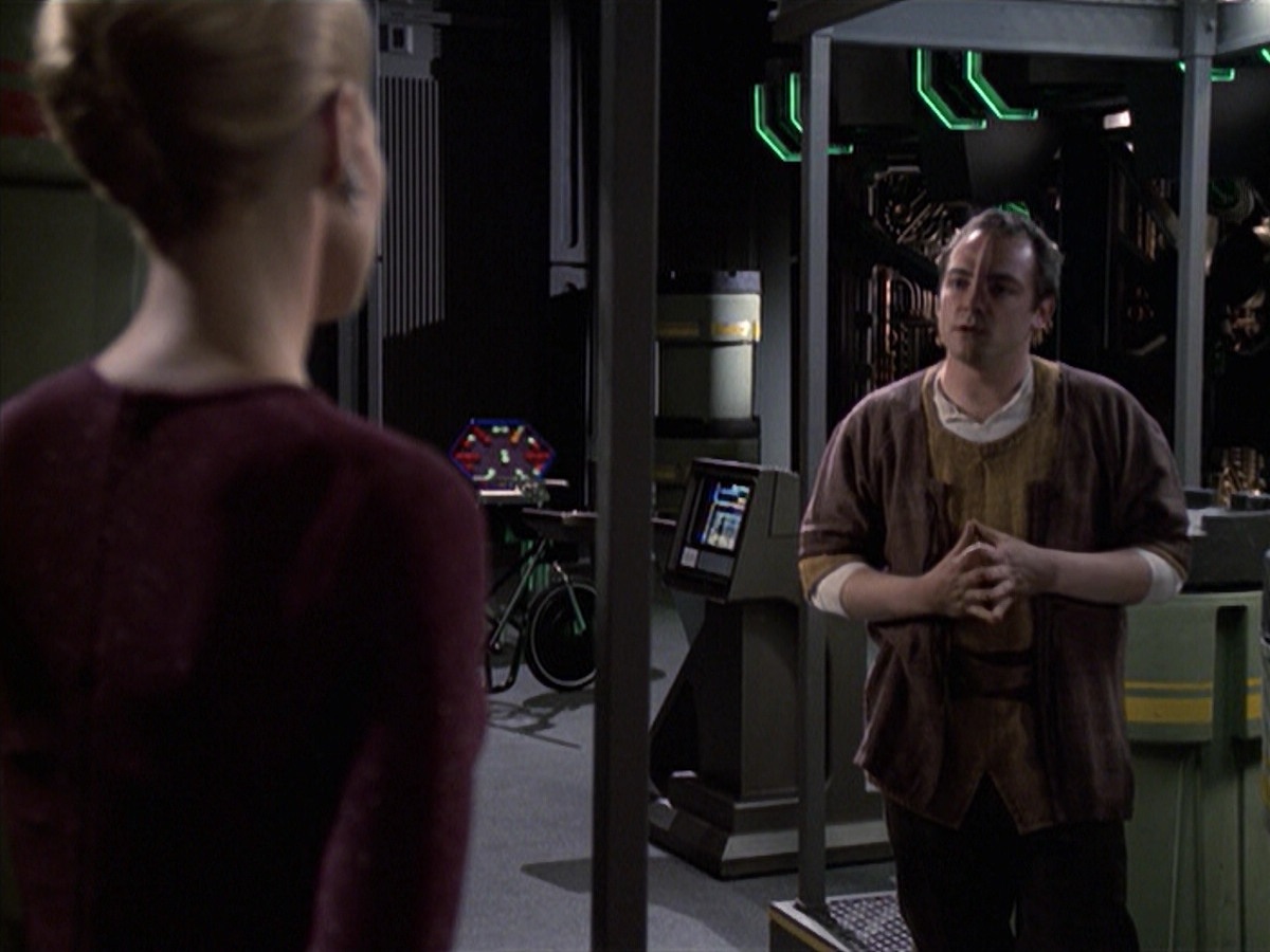extant_StarTrek_VOY_6x19-ChildsPlay_02043.jpg
