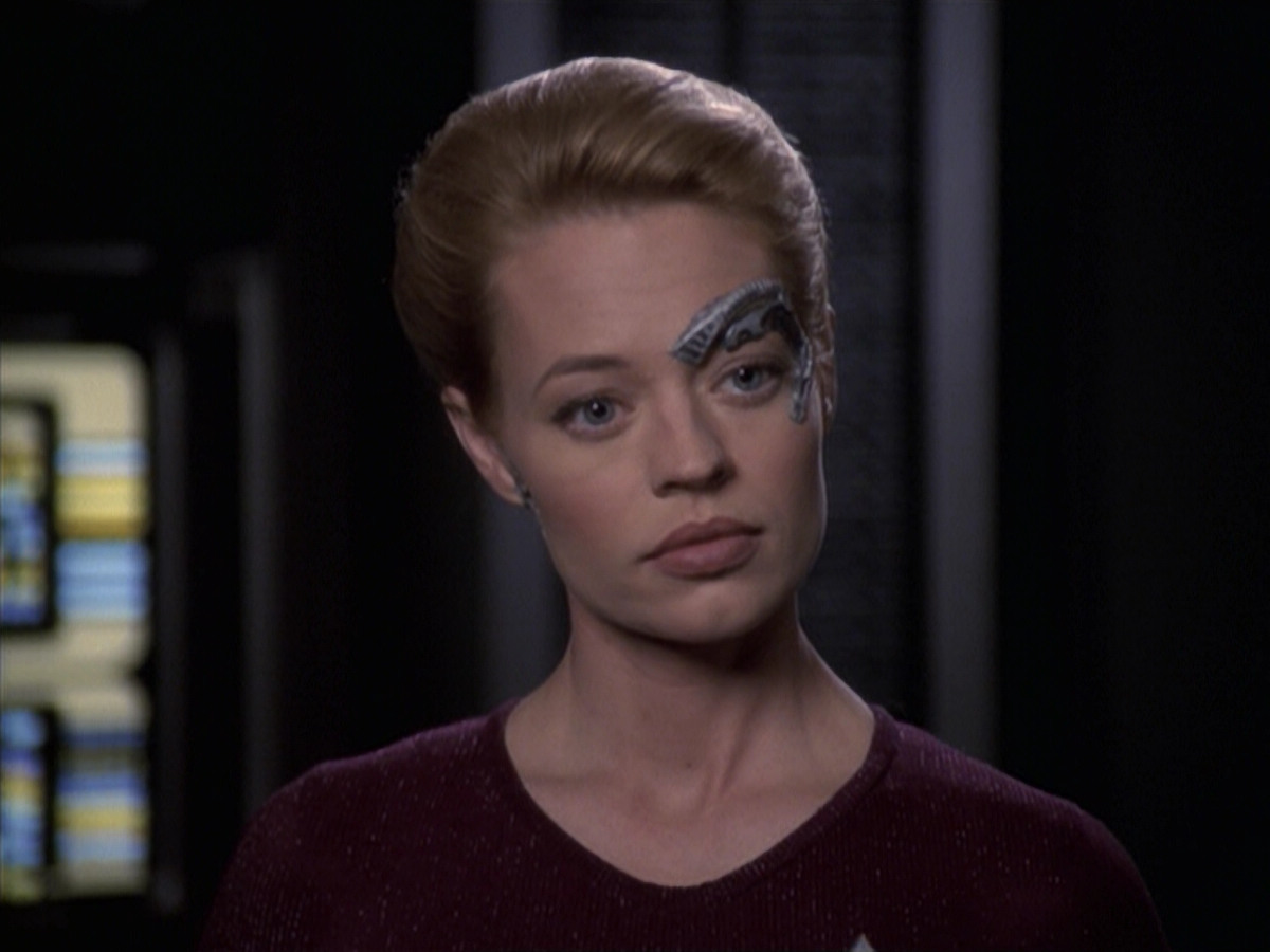 extant_StarTrek_VOY_6x19-ChildsPlay_02044.jpg