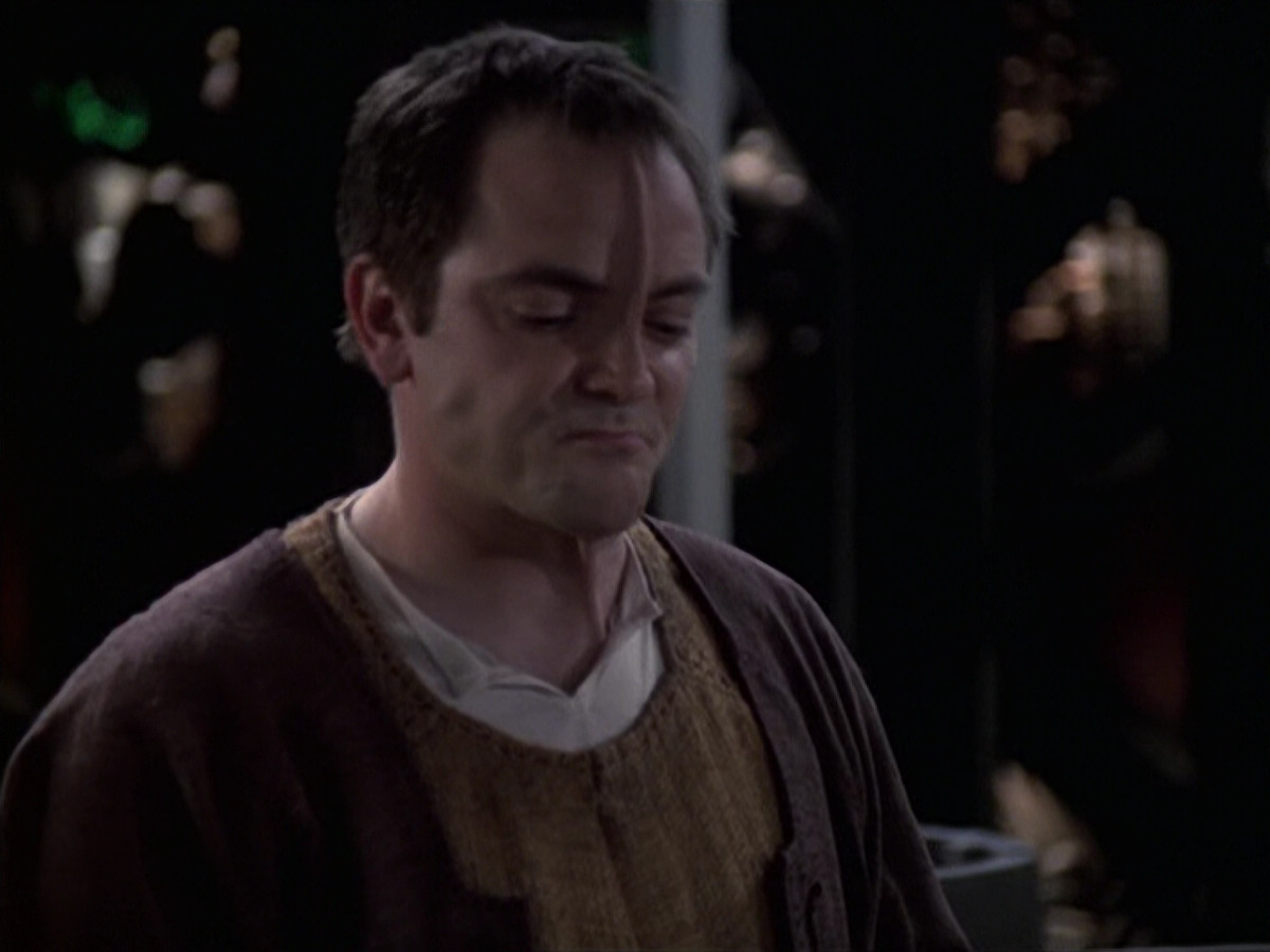 extant_StarTrek_VOY_6x19-ChildsPlay_02053.jpg