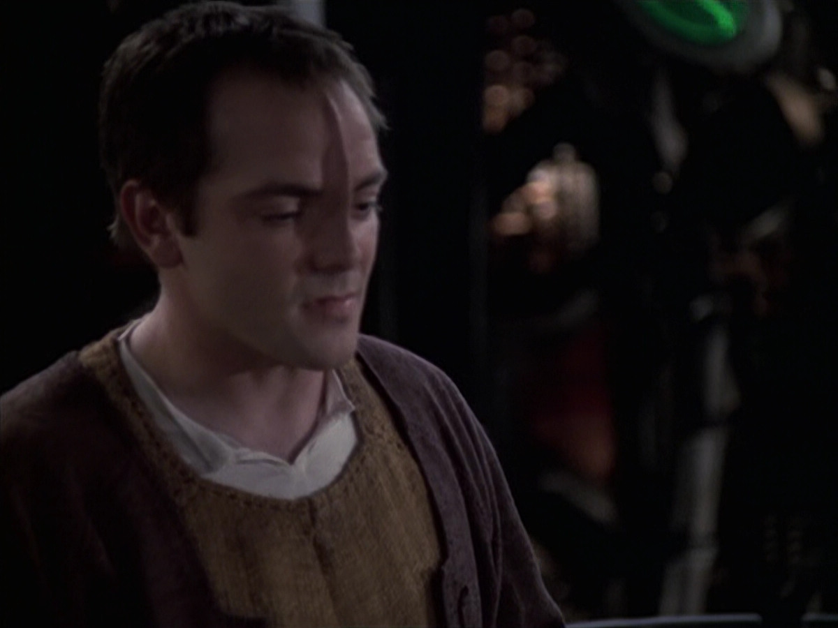 extant_StarTrek_VOY_6x19-ChildsPlay_02054.jpg