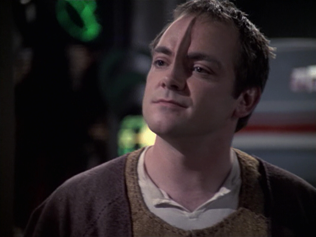 extant_StarTrek_VOY_6x19-ChildsPlay_02059.jpg