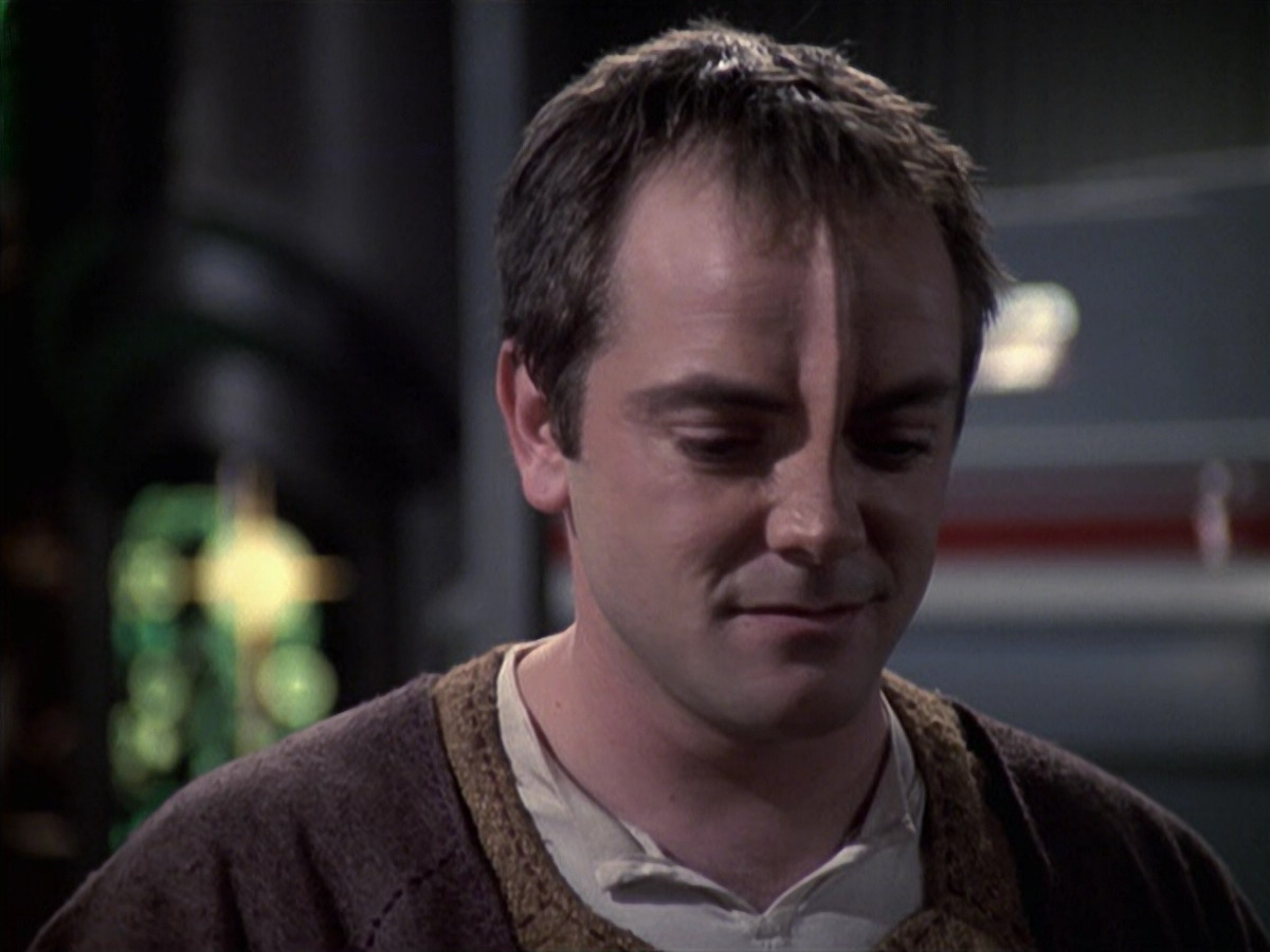 extant_StarTrek_VOY_6x19-ChildsPlay_02061.jpg