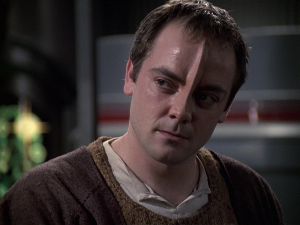 extant_StarTrek_VOY_6x19-ChildsPlay_02081.jpg