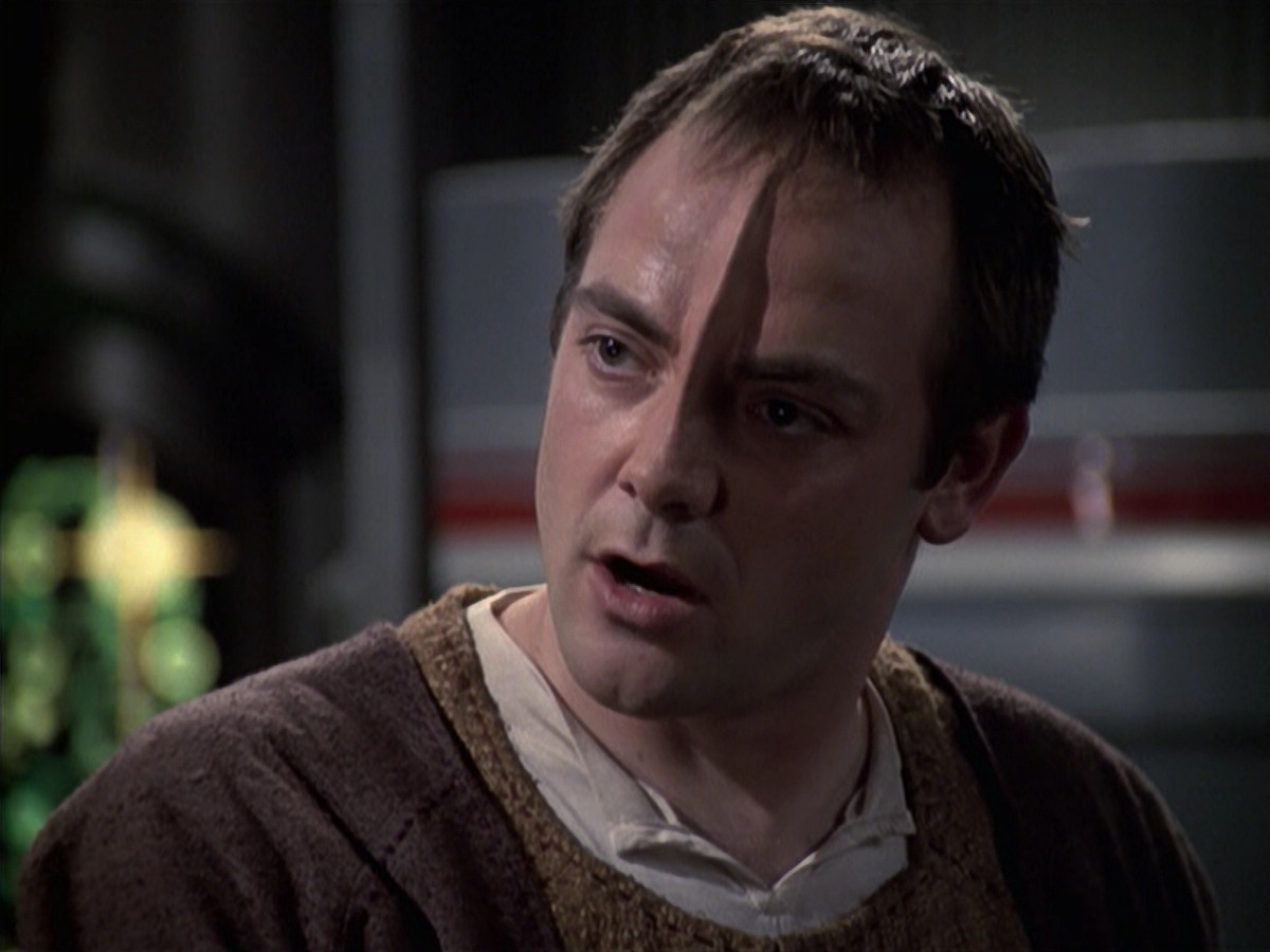 extant_StarTrek_VOY_6x19-ChildsPlay_02085.jpg