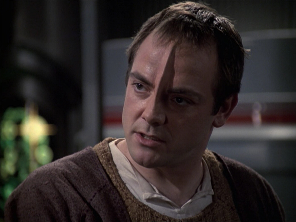 extant_StarTrek_VOY_6x19-ChildsPlay_02086.jpg