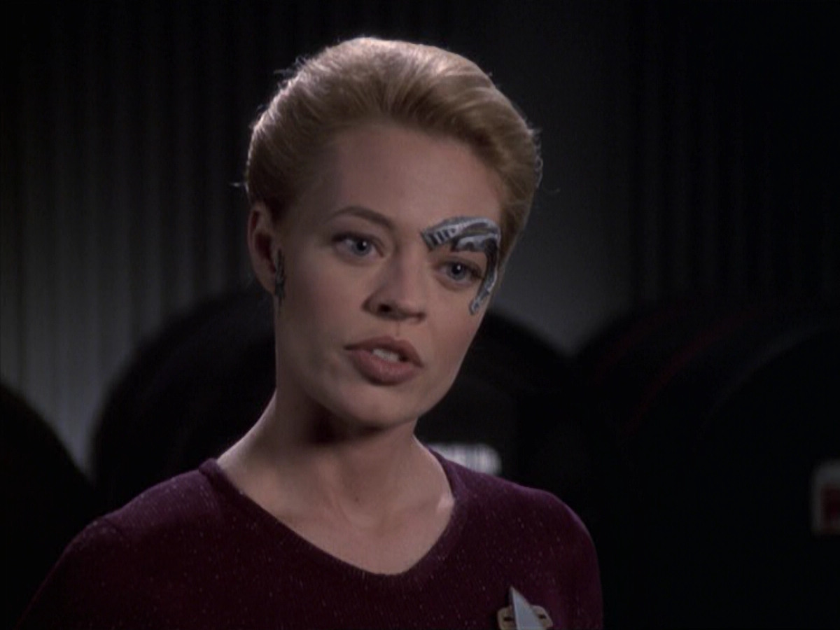 extant_StarTrek_VOY_6x19-ChildsPlay_02095.jpg