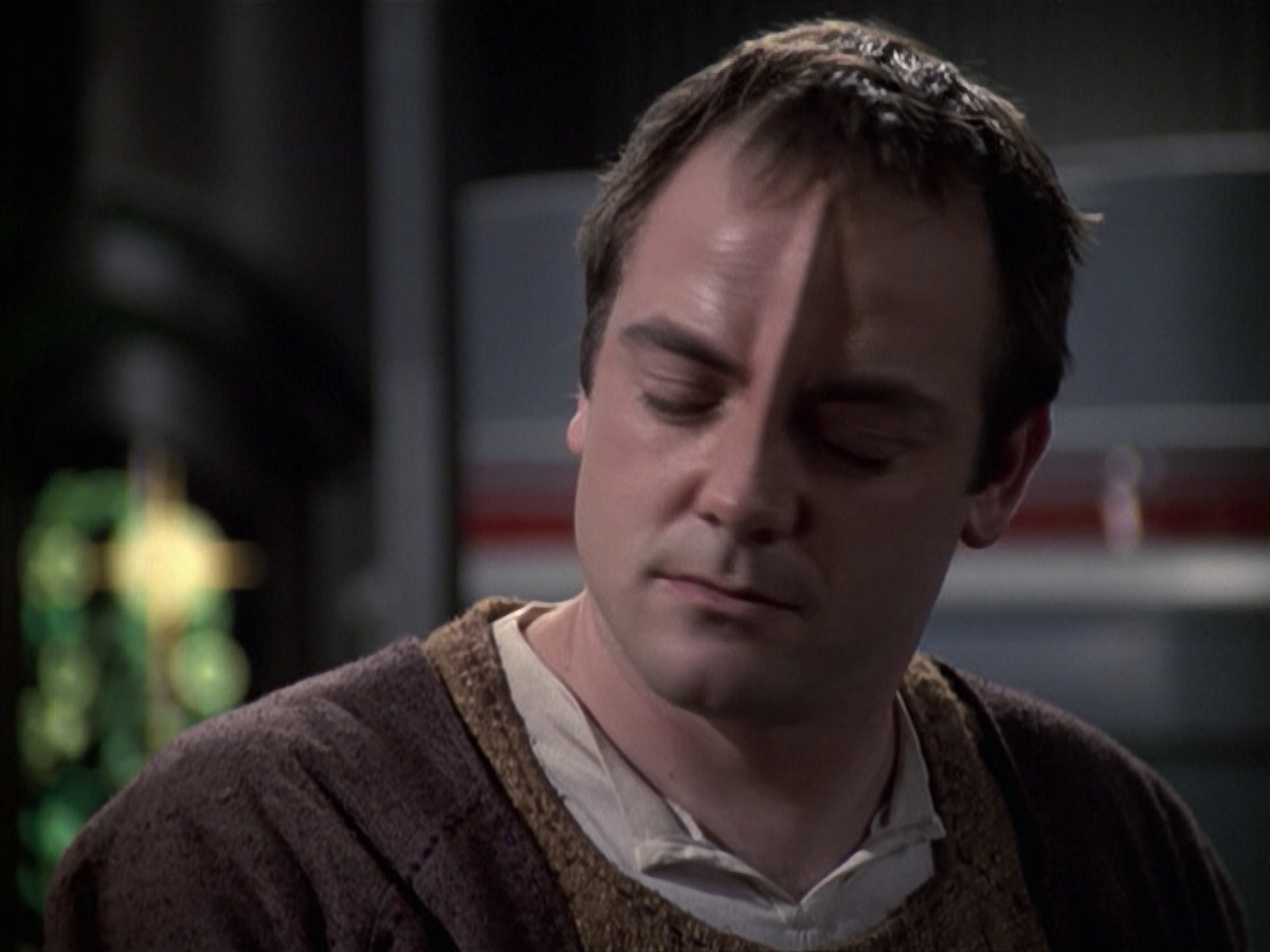 extant_StarTrek_VOY_6x19-ChildsPlay_02099.jpg