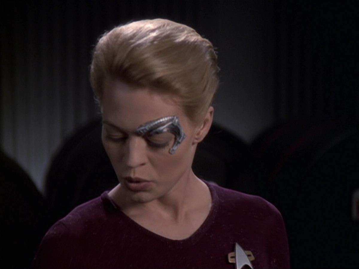extant_StarTrek_VOY_6x19-ChildsPlay_02112.jpg