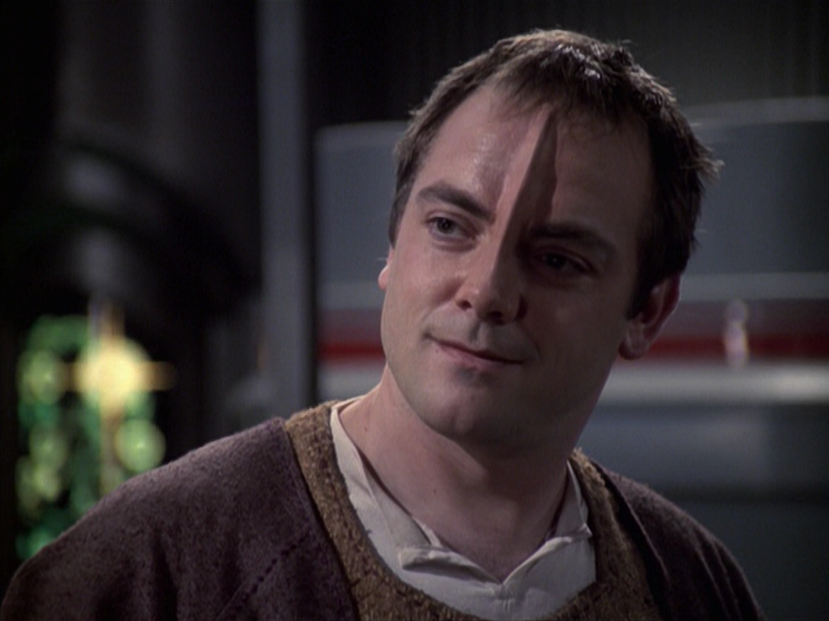 extant_StarTrek_VOY_6x19-ChildsPlay_02134.jpg