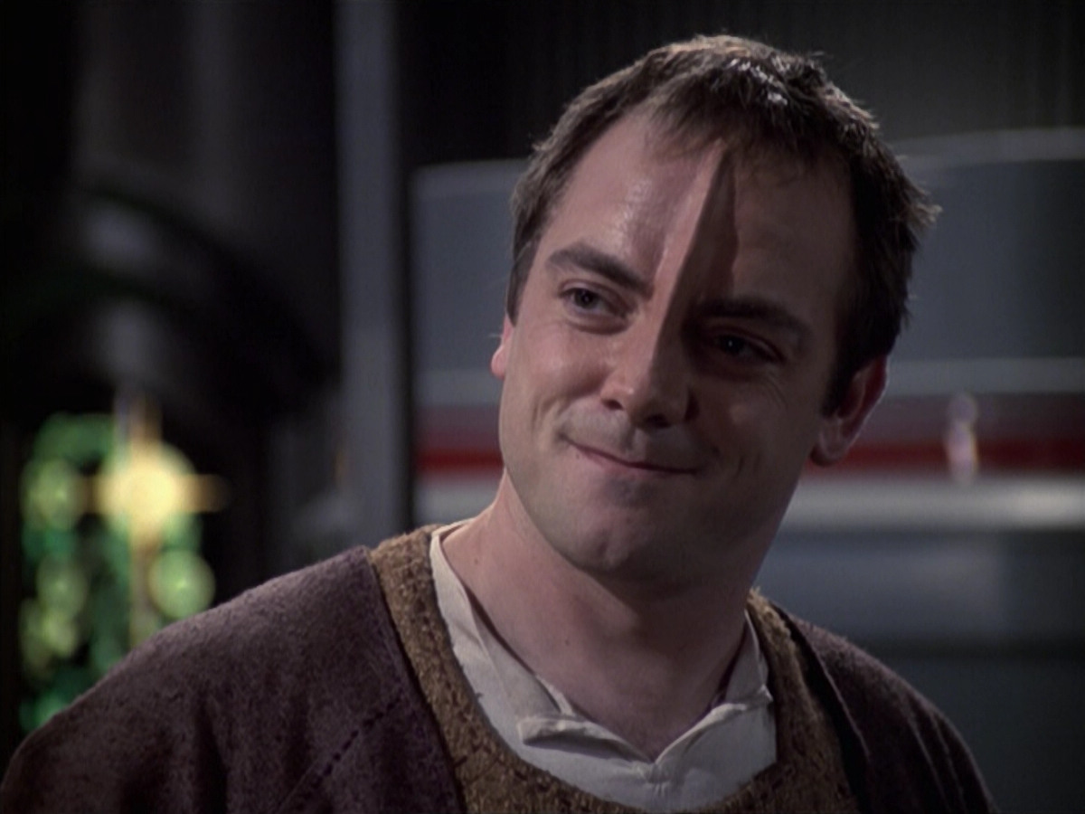 extant_StarTrek_VOY_6x19-ChildsPlay_02135.jpg