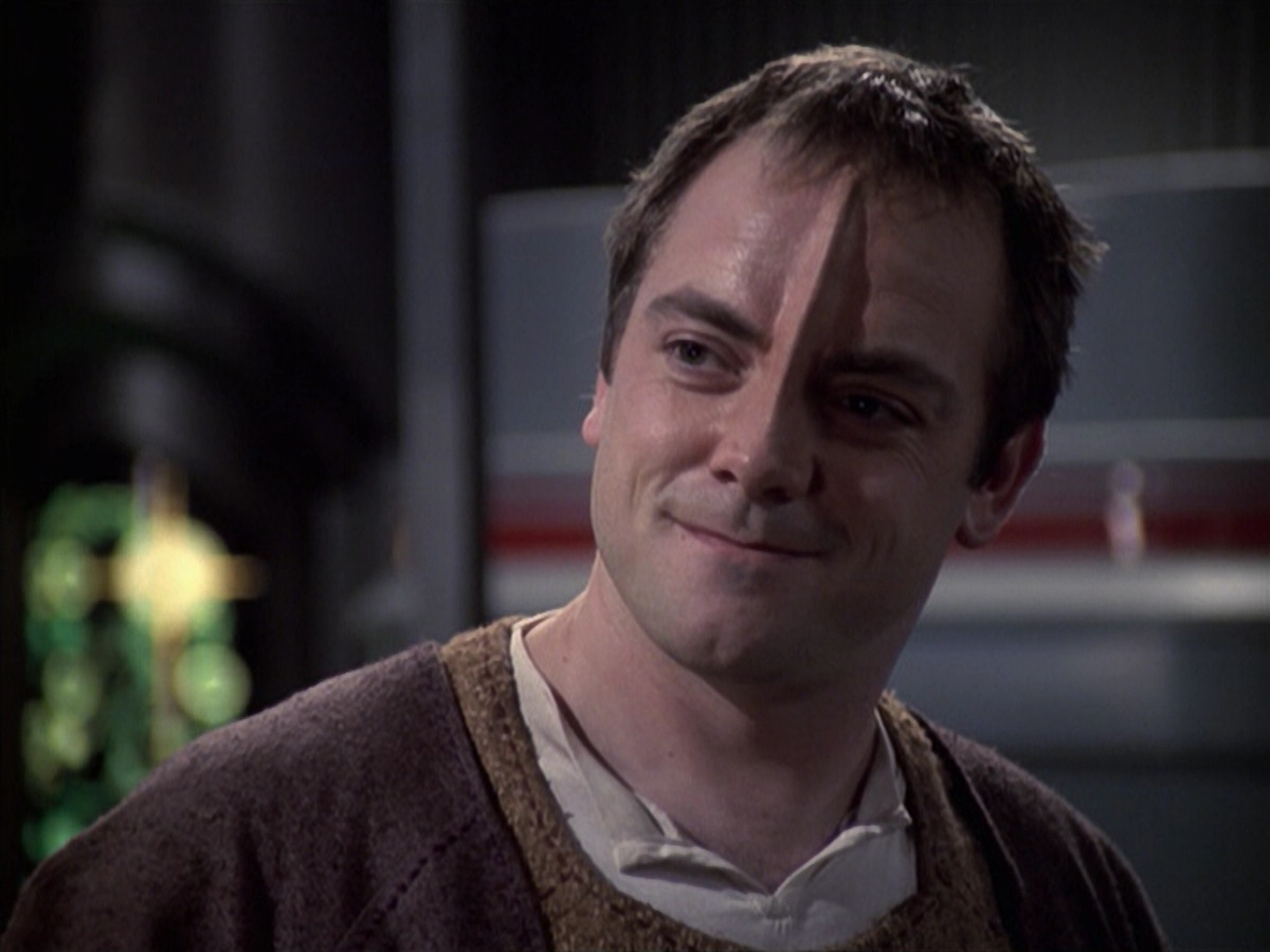 extant_StarTrek_VOY_6x19-ChildsPlay_02136.jpg