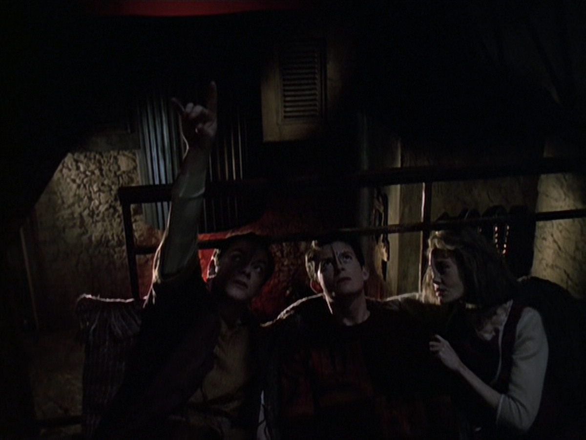extant_StarTrek_VOY_6x19-ChildsPlay_02152.jpg