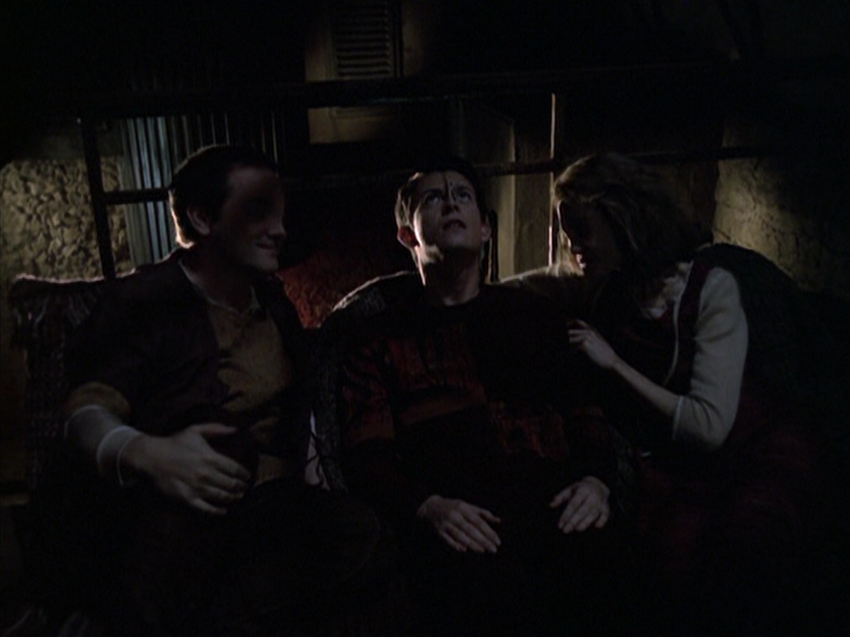 extant_StarTrek_VOY_6x19-ChildsPlay_02165.jpg