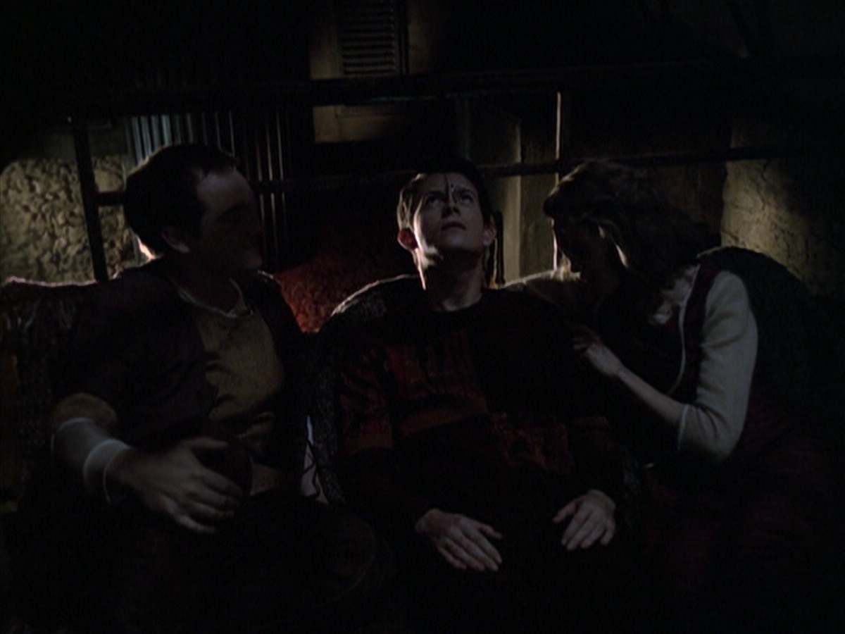 extant_StarTrek_VOY_6x19-ChildsPlay_02167.jpg