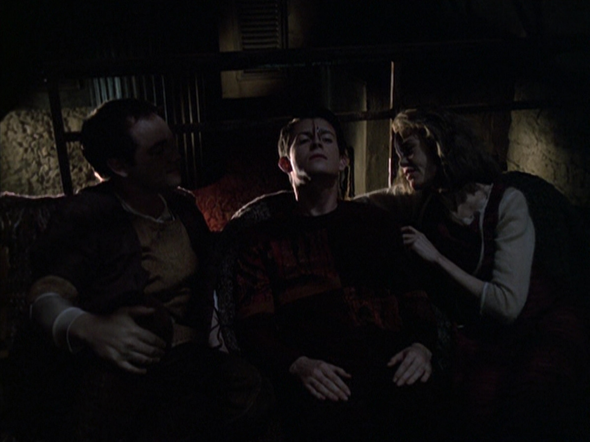 extant_StarTrek_VOY_6x19-ChildsPlay_02169.jpg