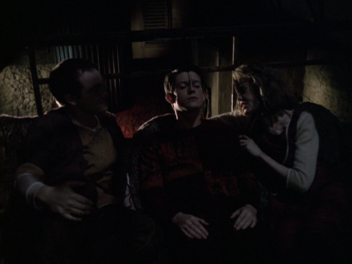 extant_StarTrek_VOY_6x19-ChildsPlay_02170.jpg