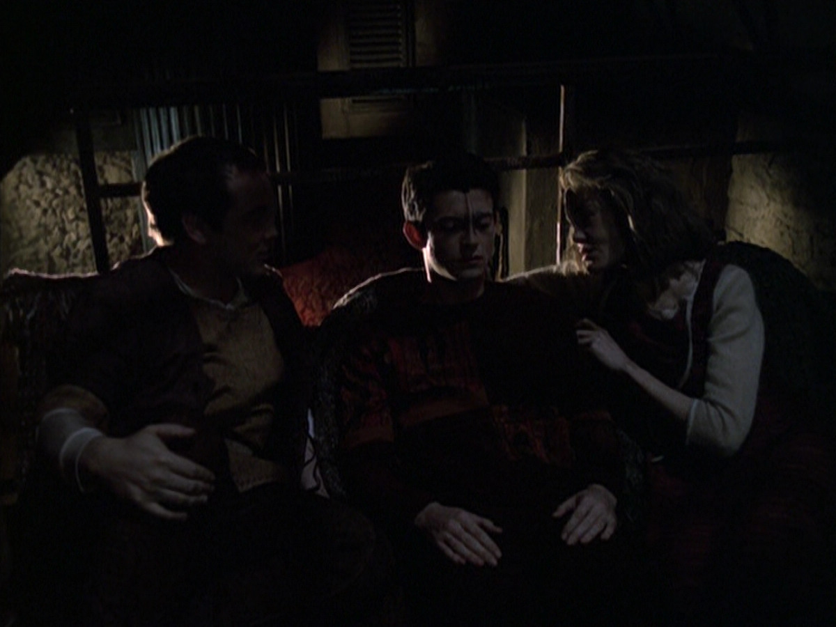 extant_StarTrek_VOY_6x19-ChildsPlay_02175.jpg