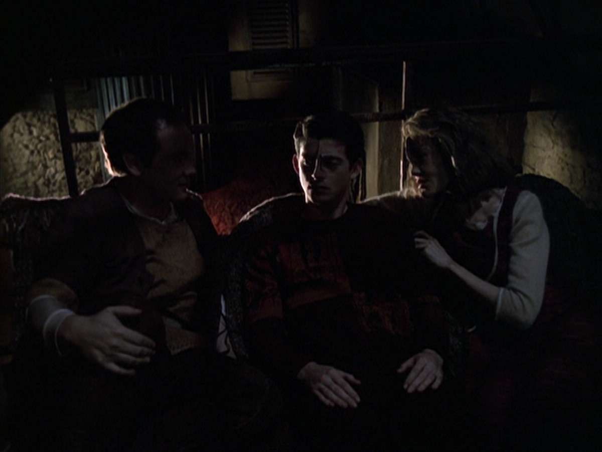 extant_StarTrek_VOY_6x19-ChildsPlay_02176.jpg