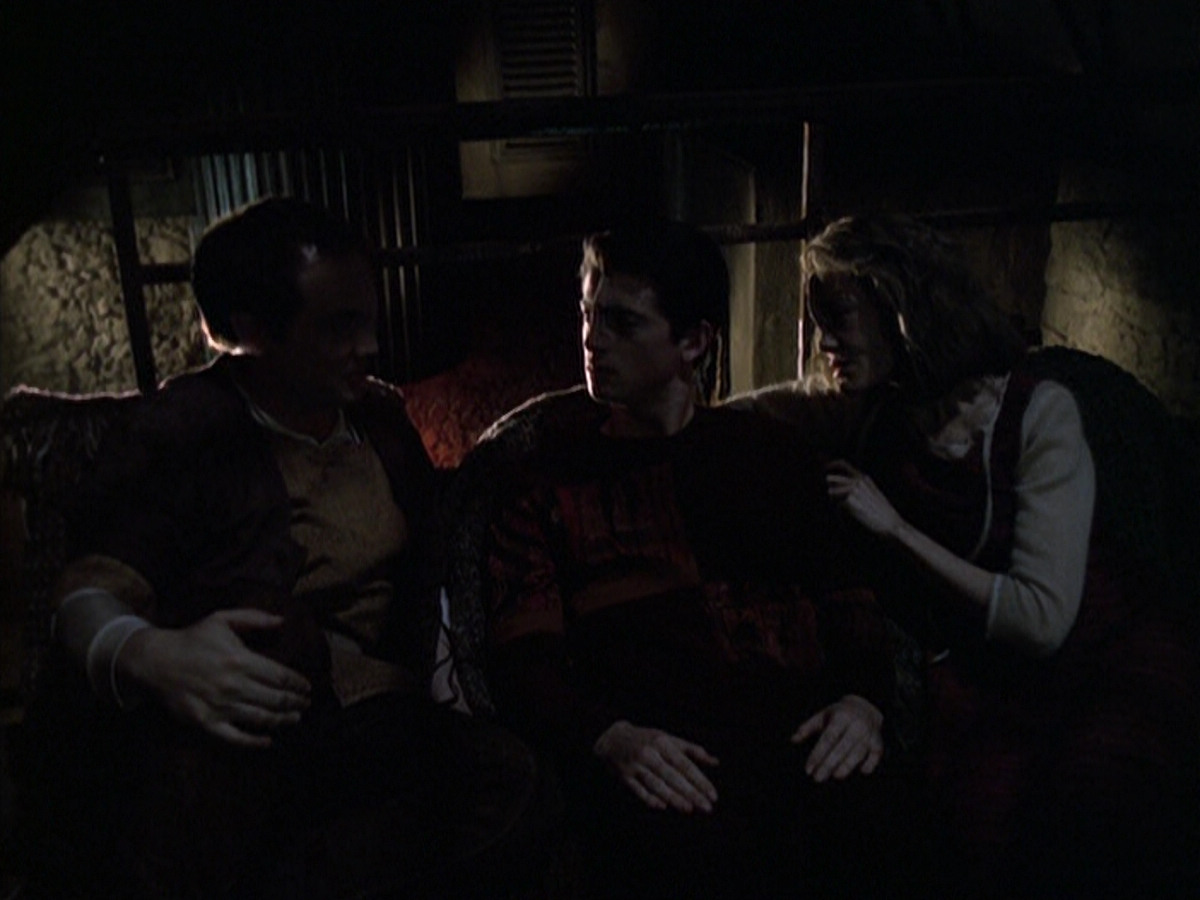 extant_StarTrek_VOY_6x19-ChildsPlay_02177.jpg