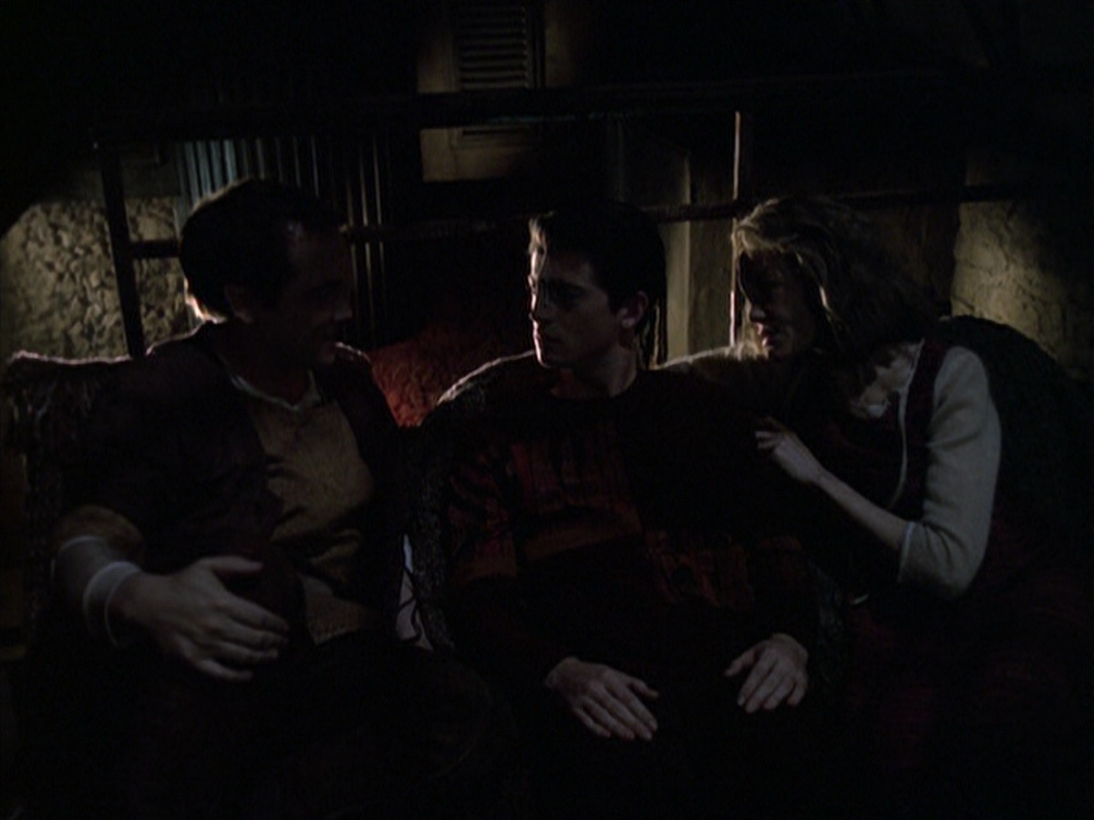 extant_StarTrek_VOY_6x19-ChildsPlay_02180.jpg