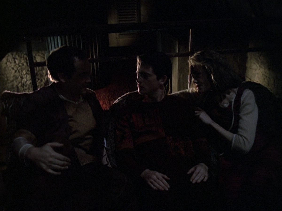 extant_StarTrek_VOY_6x19-ChildsPlay_02181.jpg